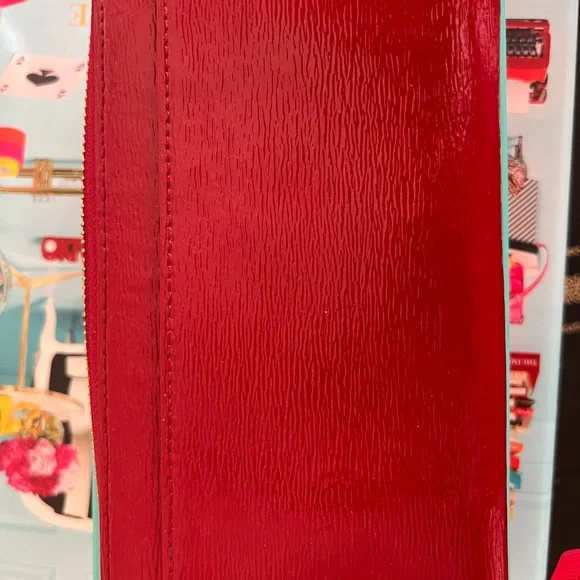Kate spade never used red patent leather, Lacey wallet with original box - Picture 4 of 5